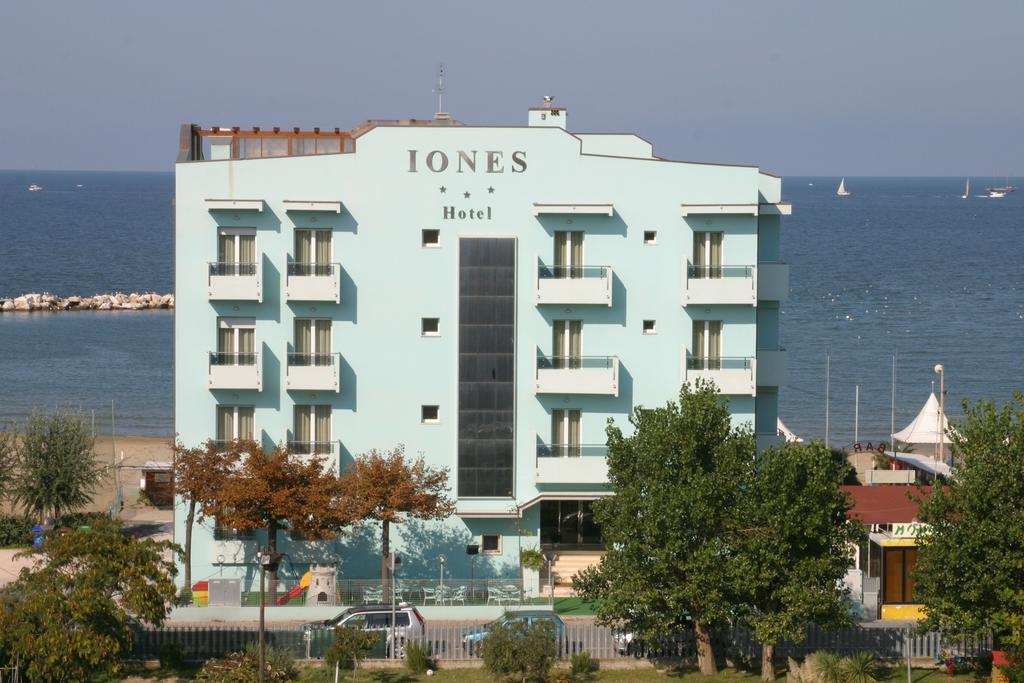 Hotel Iones Rimini Exteriör bild