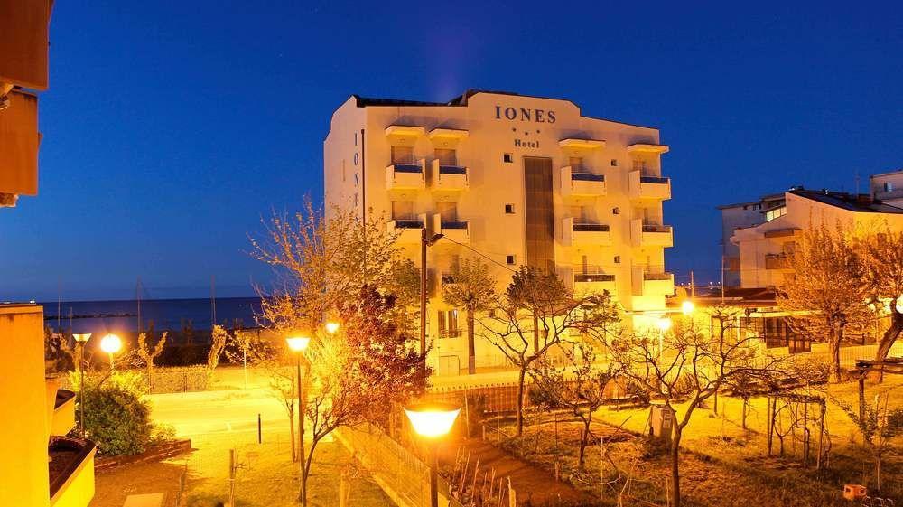 Hotel Iones Rimini Exteriör bild